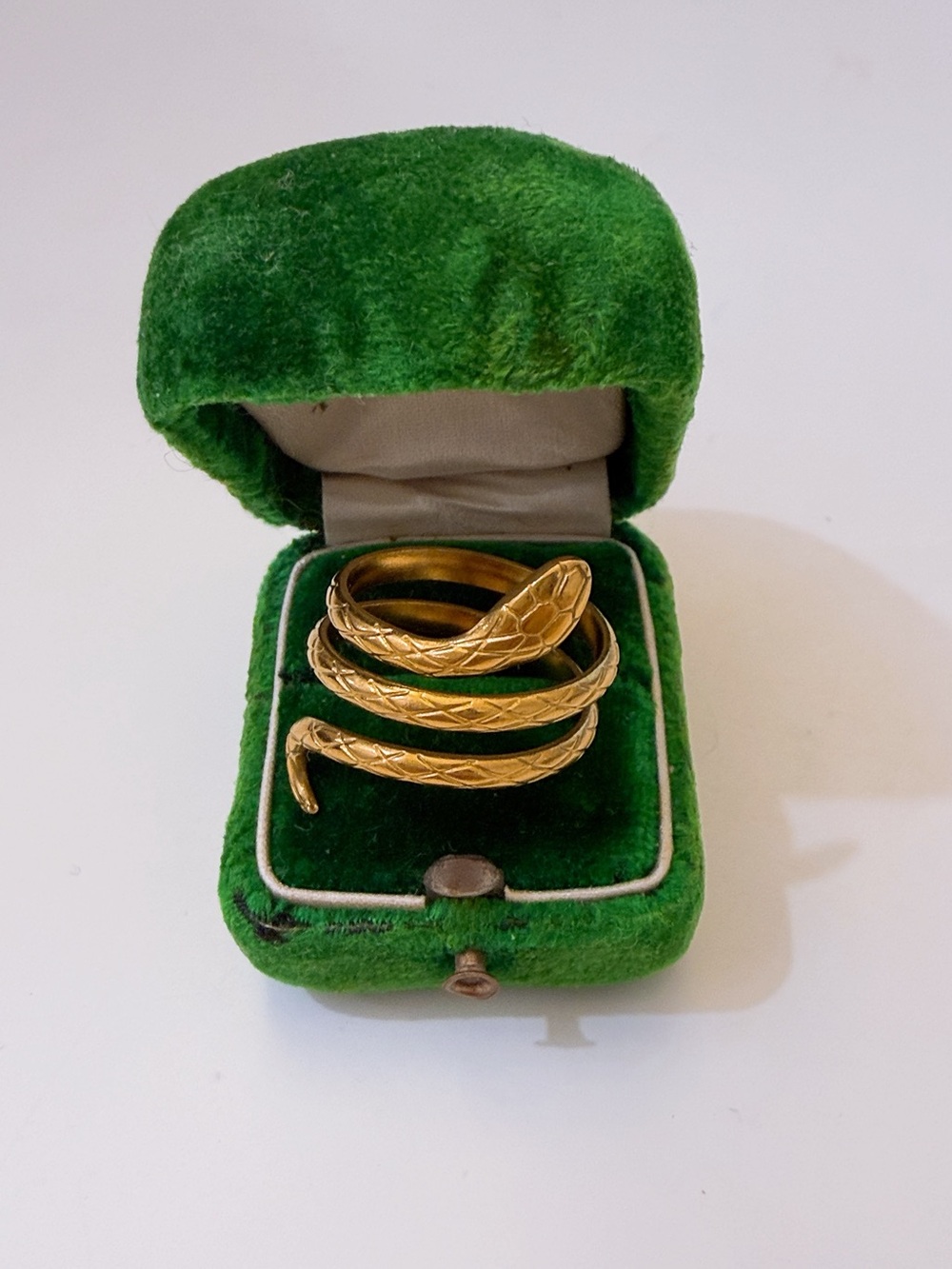 Vintage Gold-Tone Snake Coil Ring Sz 7.5-8